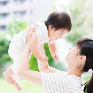 赤ちゃんをママ抱っこ